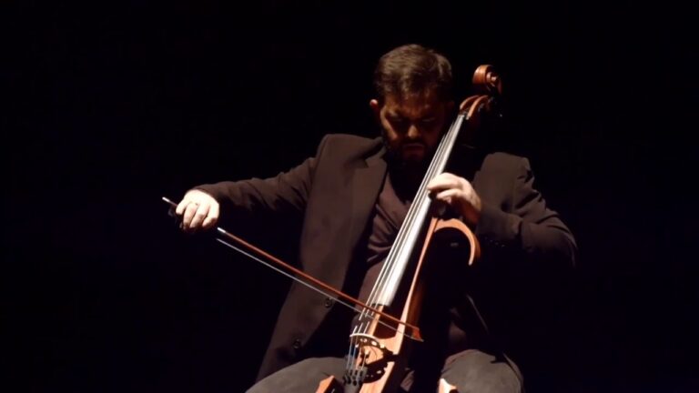 Cómo improvisar solos de jazz en el violonchelo eléctrico horizontal: Técnicas esenciales